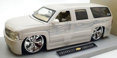 ミニカー 2000 CHEVY SUBERBAN 1/18 JOY RIDE ミニカー 2000 CHEVY