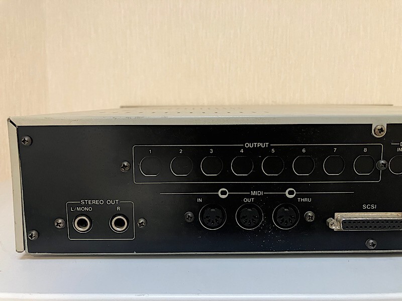 AKAI S2000 Professional Midi Stereo Digital Sampler Rack Mountable