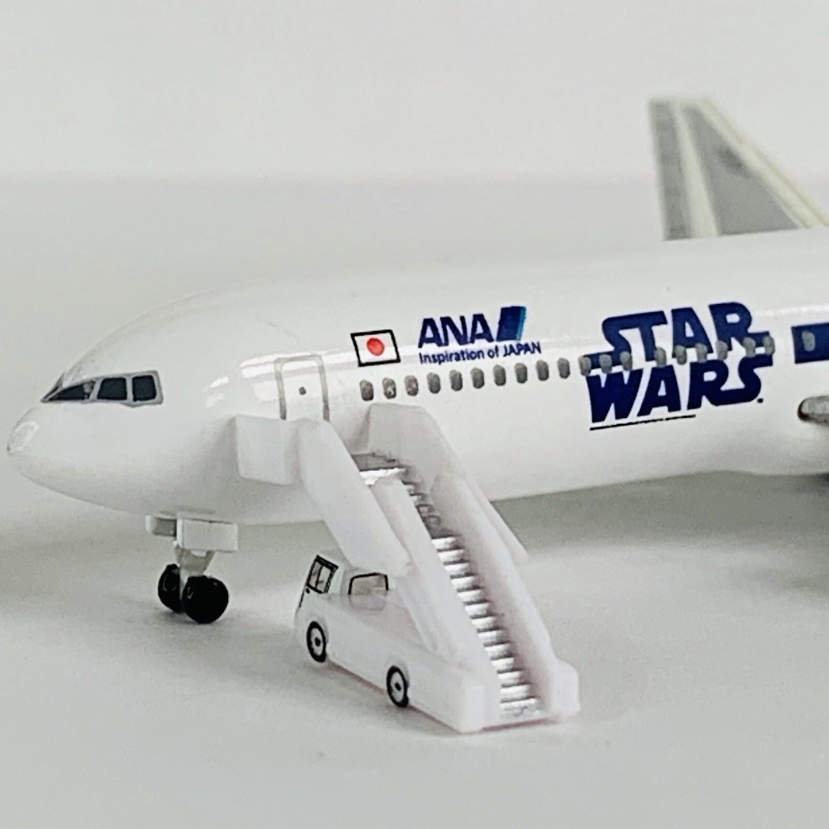 1:500 Star Wars ANA JET R2 D2 Boeing B767-300 With Stand Disney