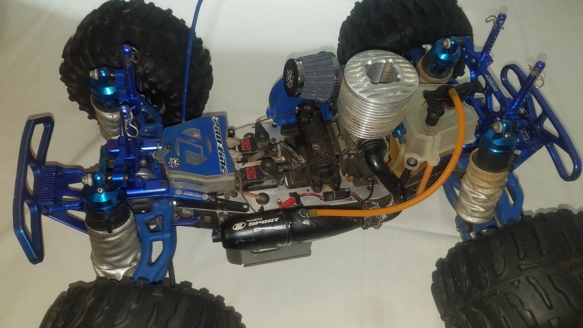 TEAM LOSI LST 1/8 SCALE NITRO POWERED SUPER TRUCK. HPI SAVAGE