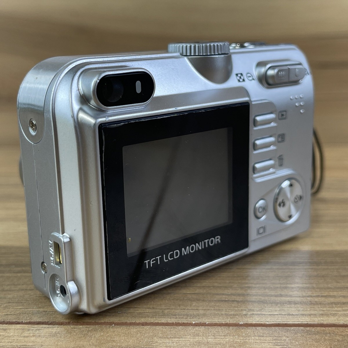 Vivitar Vivicam 5385 Digital Camera 3X Optical Zoom 5MP LCD