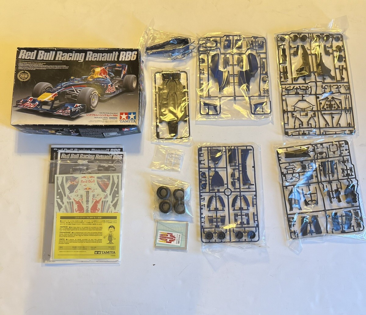 Red Bull Racing Renault RB6 F1 Racing Tamiya 1/20 Model Sebastian