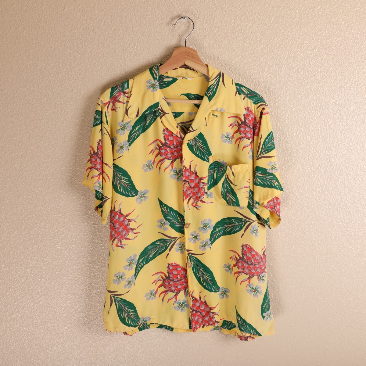 Vintage 1940s 40s Vibrant Rayon Aloha Hawaiian Shirt - Size Medium