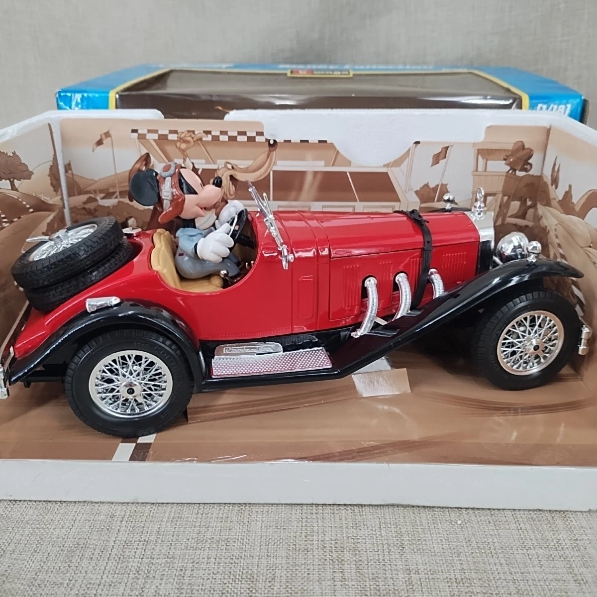 Bburago Mercedes-Benz 1:18 Scale Diecast Cars, Trucks & Vans for