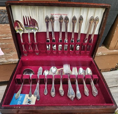 1847 Rogers Bros IS Silverplate REMEMBRANCE Flatware Set 64 pc in