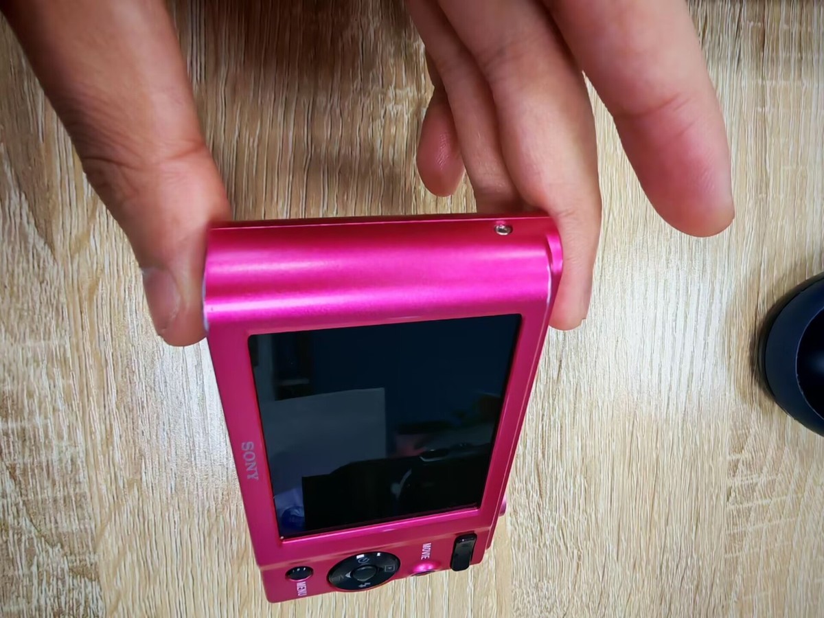 Sony Cyber-shot DSC-W810 pink 20.1MP Digital Camera 6x Optical