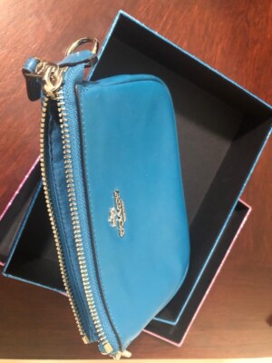 COACH NEW YORK GENUINE LEATHER BLUE CLUTCH HANDBAG. NEW WITH