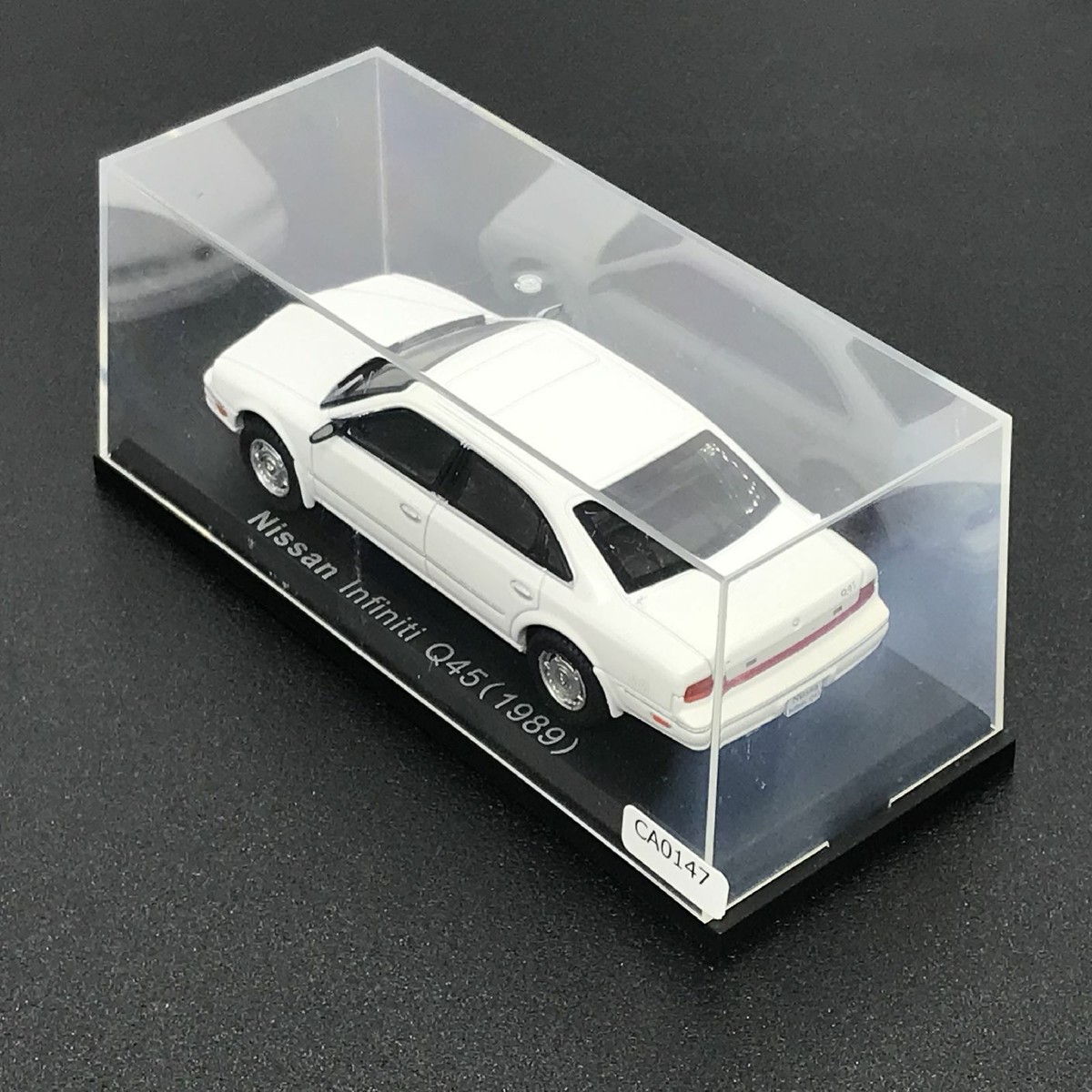 Mini Car Nissan Infiniti Q45 1989 1/43 Scale Box Display Diecast