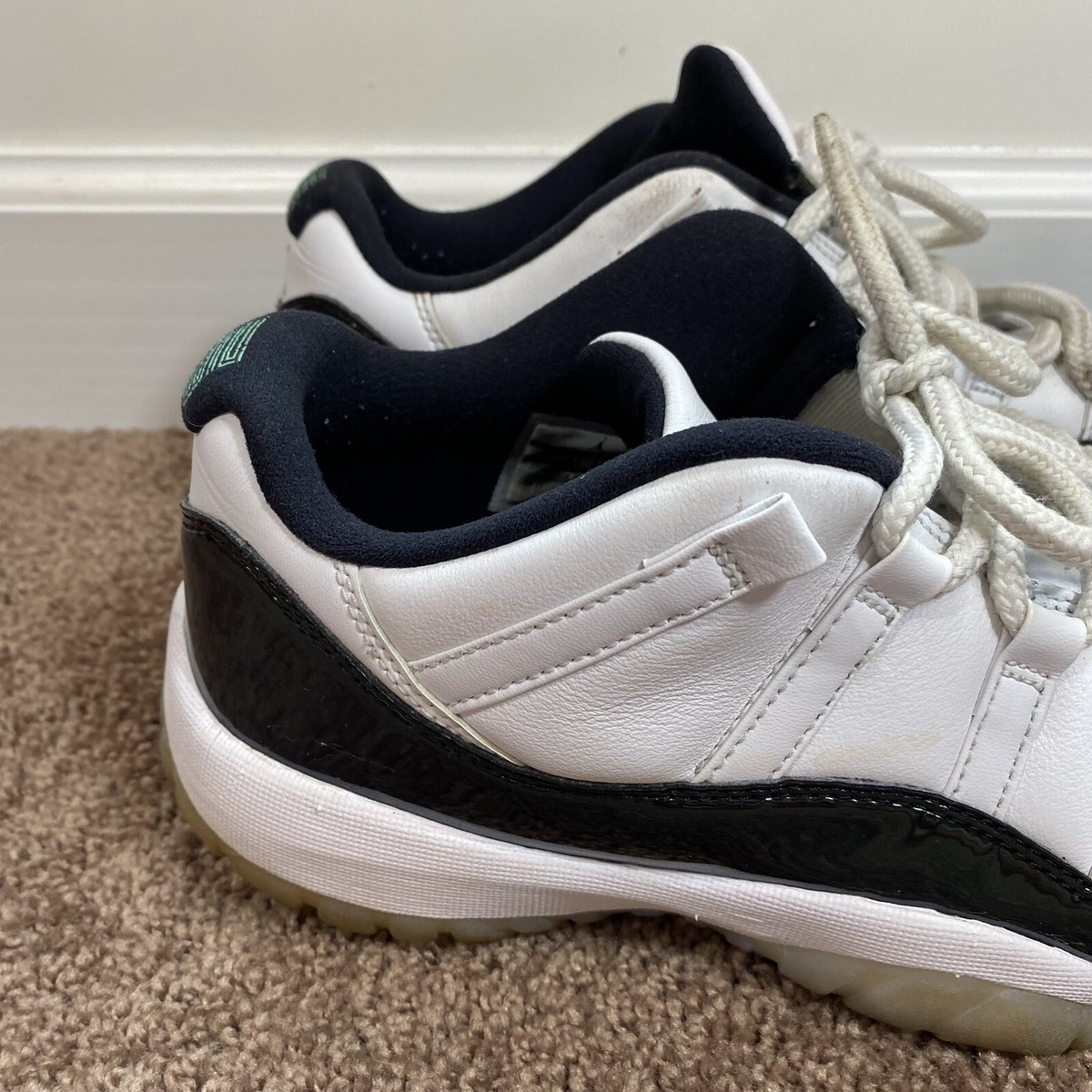 NIKE Air Jordan 11 Retro Low Mens 10.5 Low Emerald Easter Sneakers