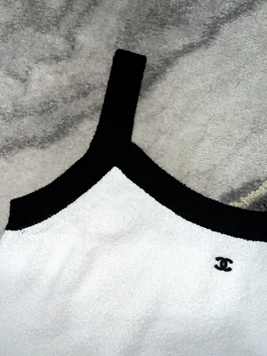 Chanel 23P White Black CC Logo Ribbed Hem Stretch Cotton Knit Top