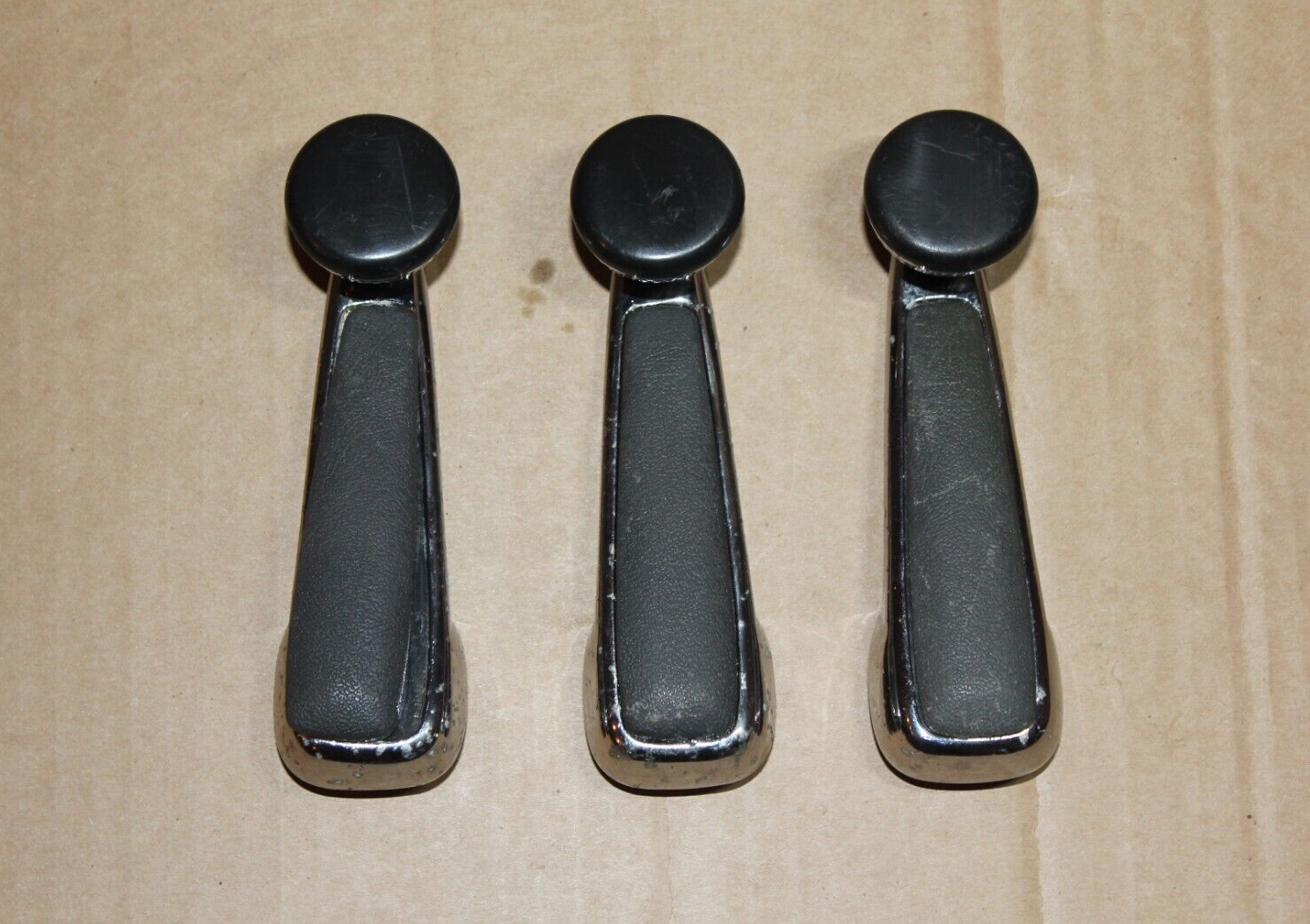 GENUINE MERCEDES-BENZ MB W123 CRANK HANDLE WINDOW REGULATOR COVER