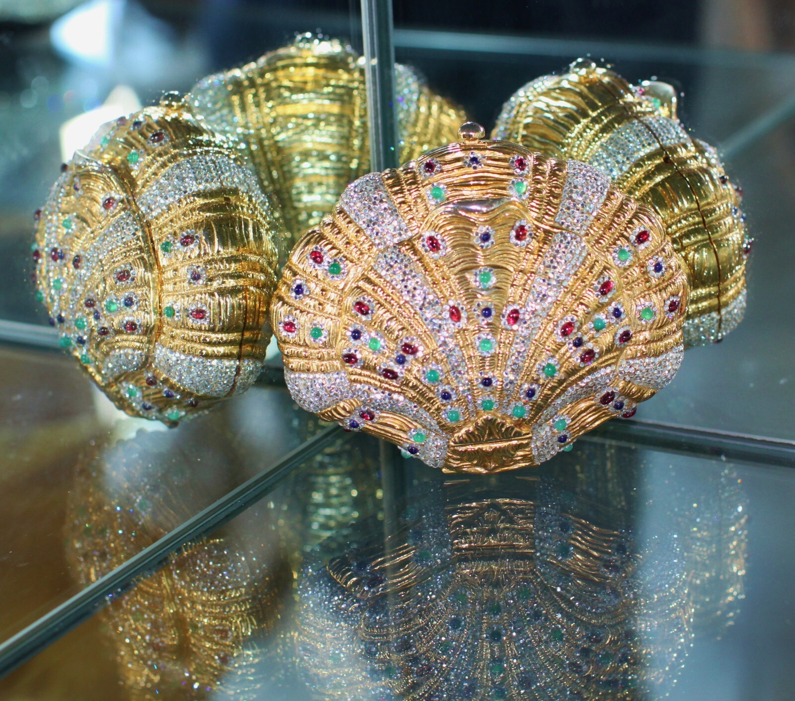 JUDITH LEIBER GEM JEWELED CLAM SHELL MINAUDIERE HANDBAG SWAROVSKI