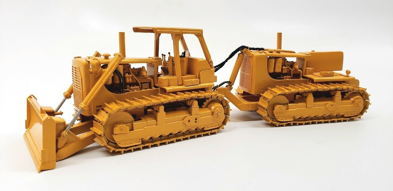 Caterpillar Cat DD9G Scraper Pusher Dozer - EMD 1:50 Scale Model