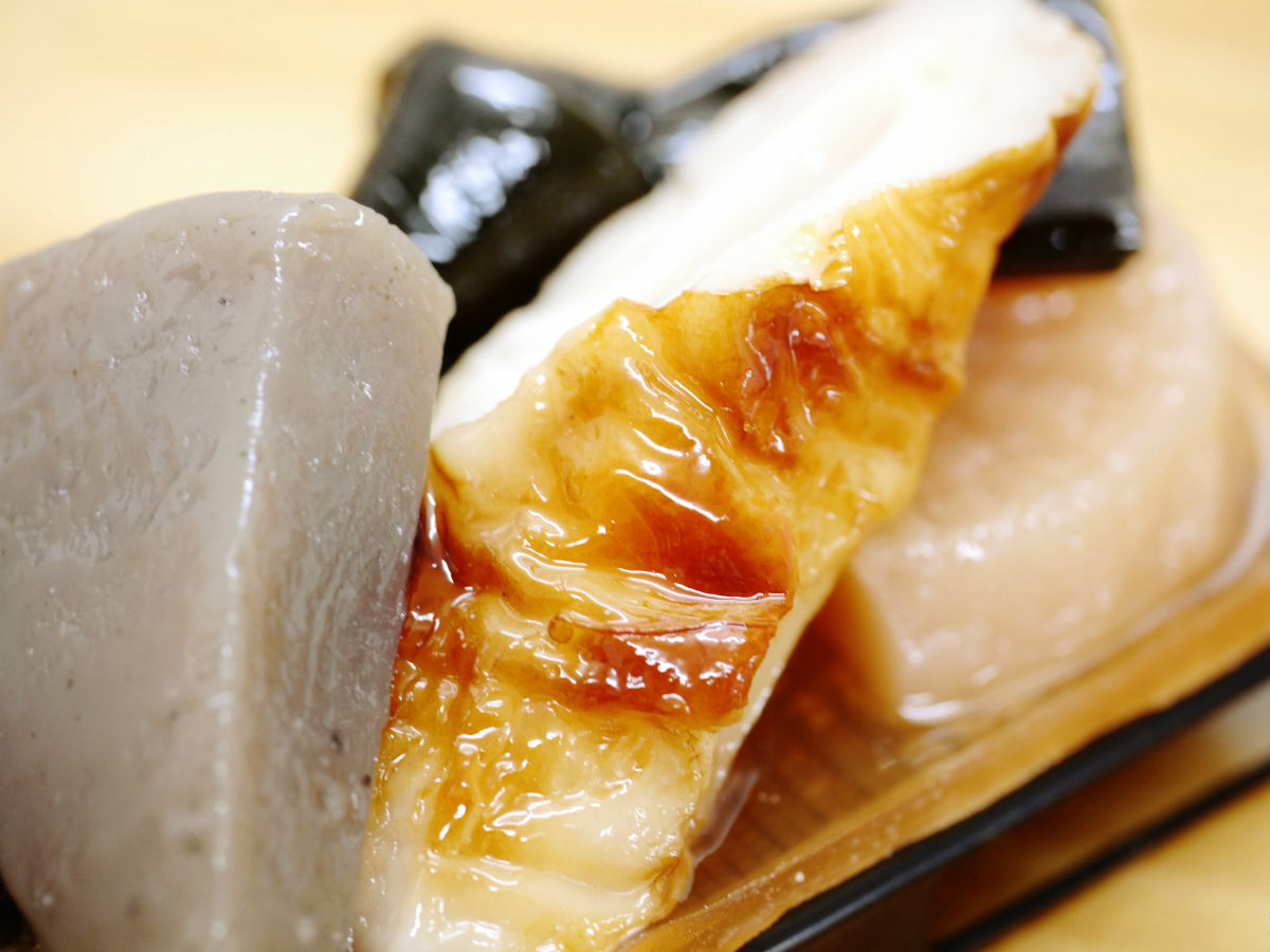 おでんの重みをズッシリ感じるiPhone 4用食品サンプルカバー - GIGAZINE