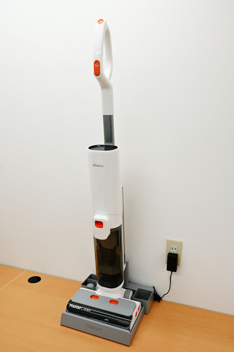 自走式ヘッドで軽々水拭き＆自動でブラシクリーニングもできる