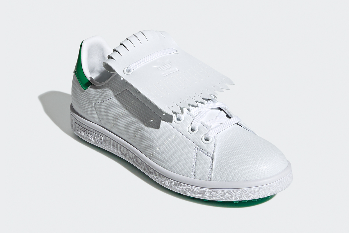 スタンスミス」ゴルフシューズに“定番カラー” 5月に限定発売｜GDO