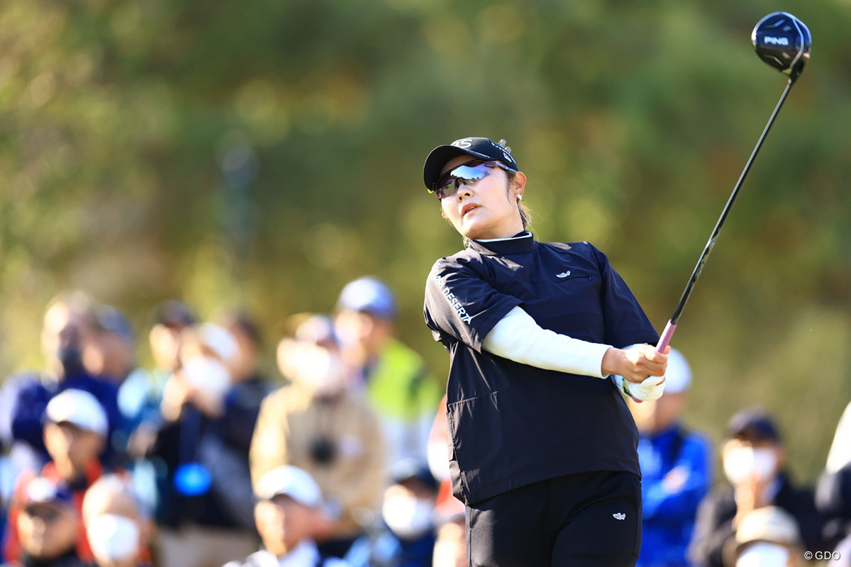 39歳の藤田さいきが首位ターン 1打差に小林光希 桑木志帆は後退11位