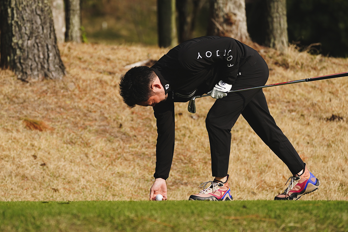アディダス「アディクロス ハイ」を試し履き これ、本当にゴルフ