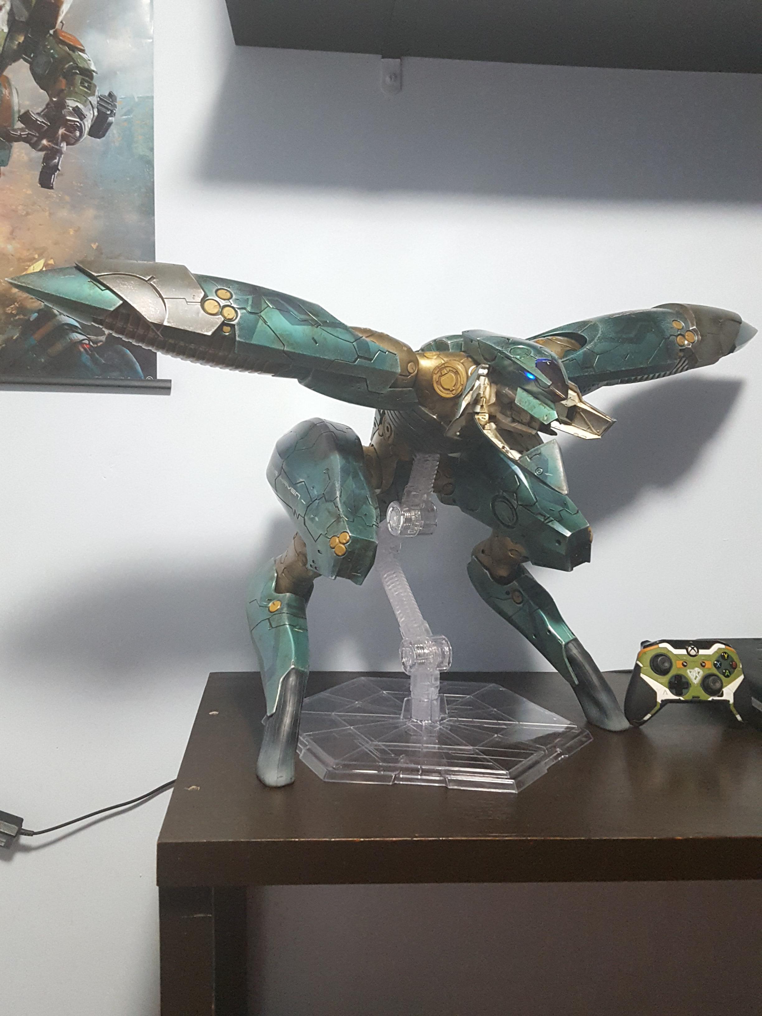 Truly a massive figure, Metal Gear Ray from Threea (Controller for