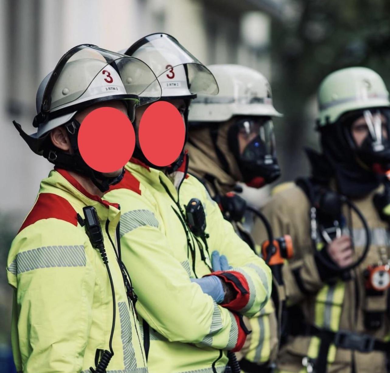 現代のドイツの消防救助隊は、まだ第二次世界大戦と同じヘルメットの