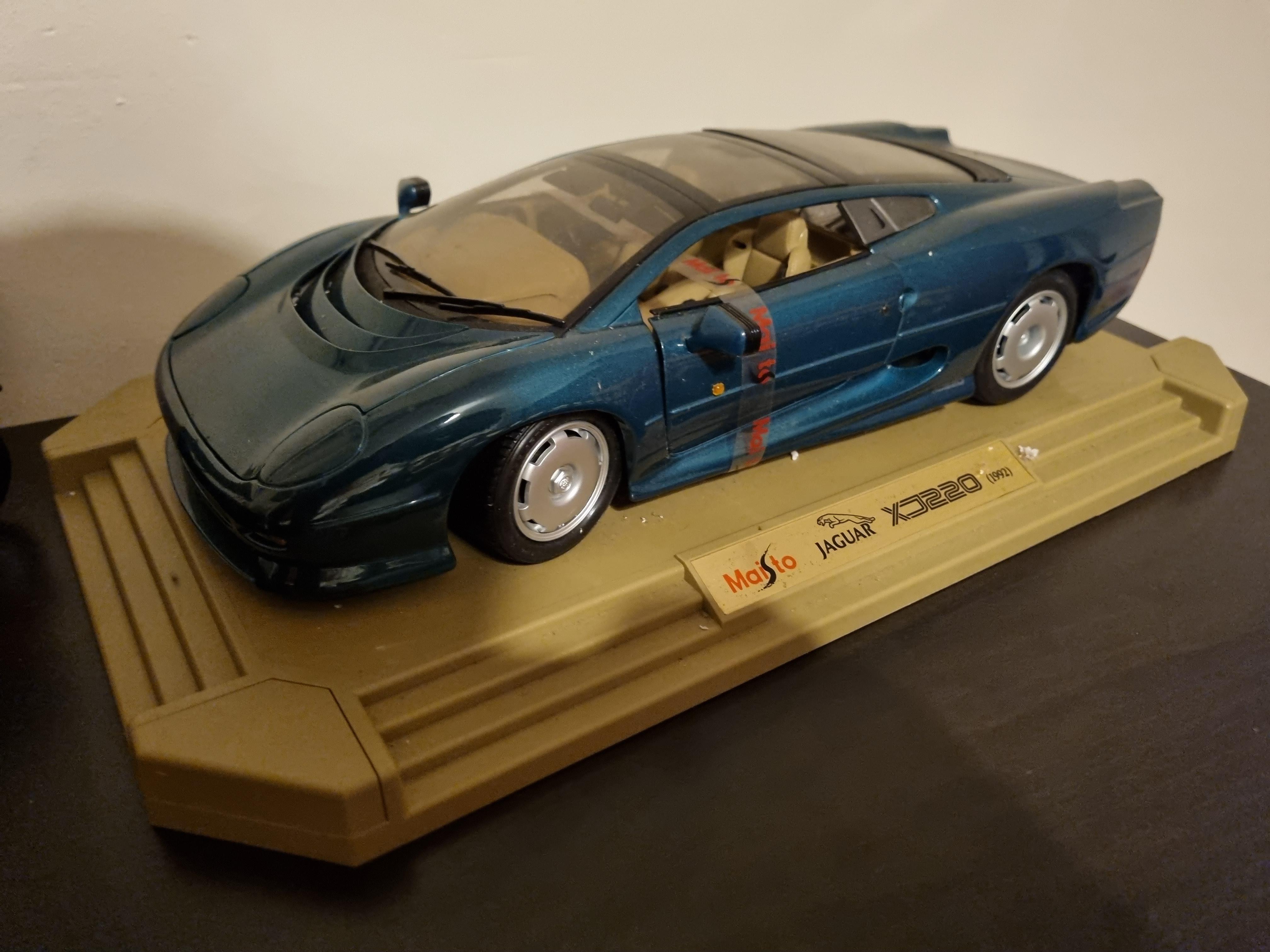 1:12) Jaguar XJ220. Purchased direct from Jaguar in 1994. : r/Diecast