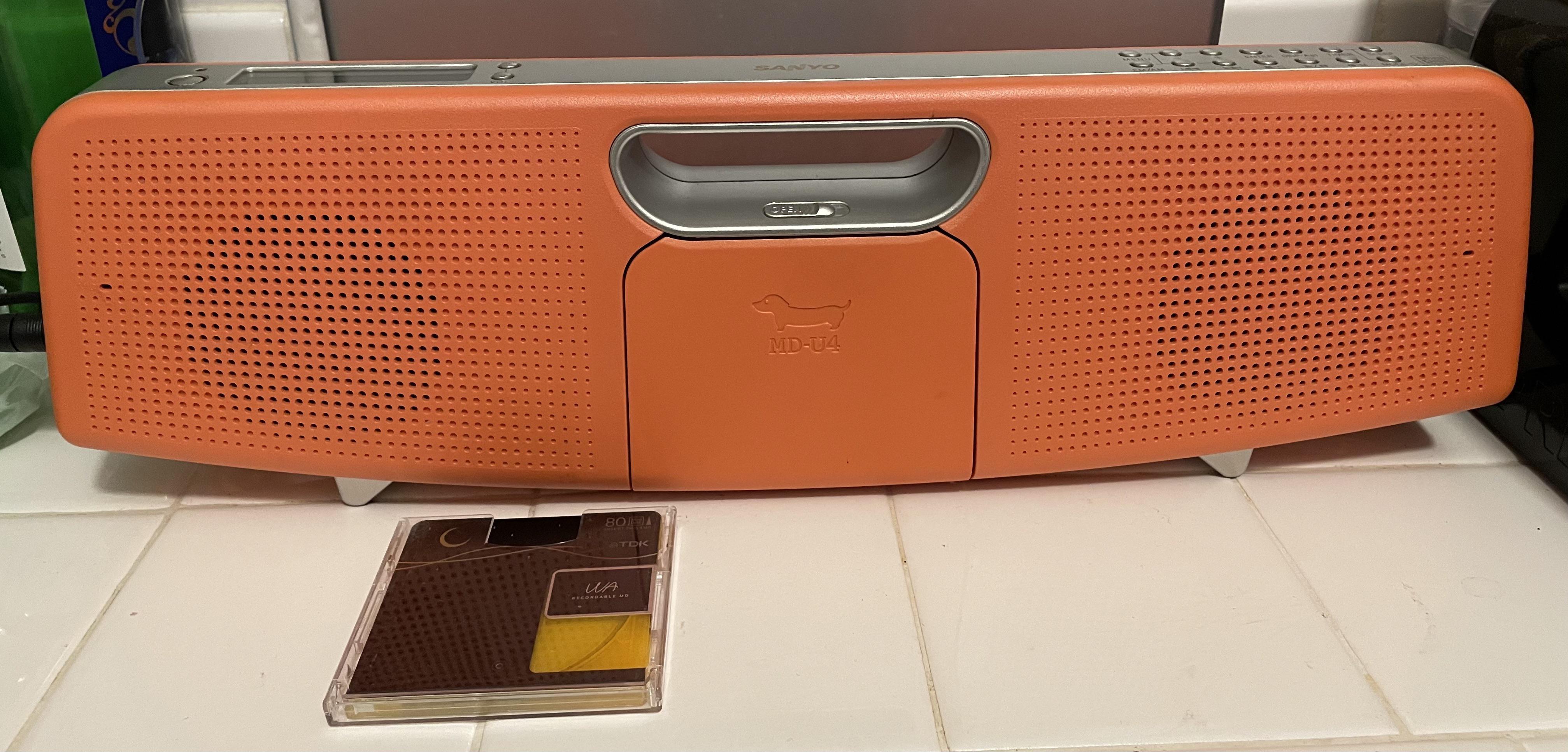 Sanyo MD-U4R - The Wiener dog has arrived! : r/minidisc
