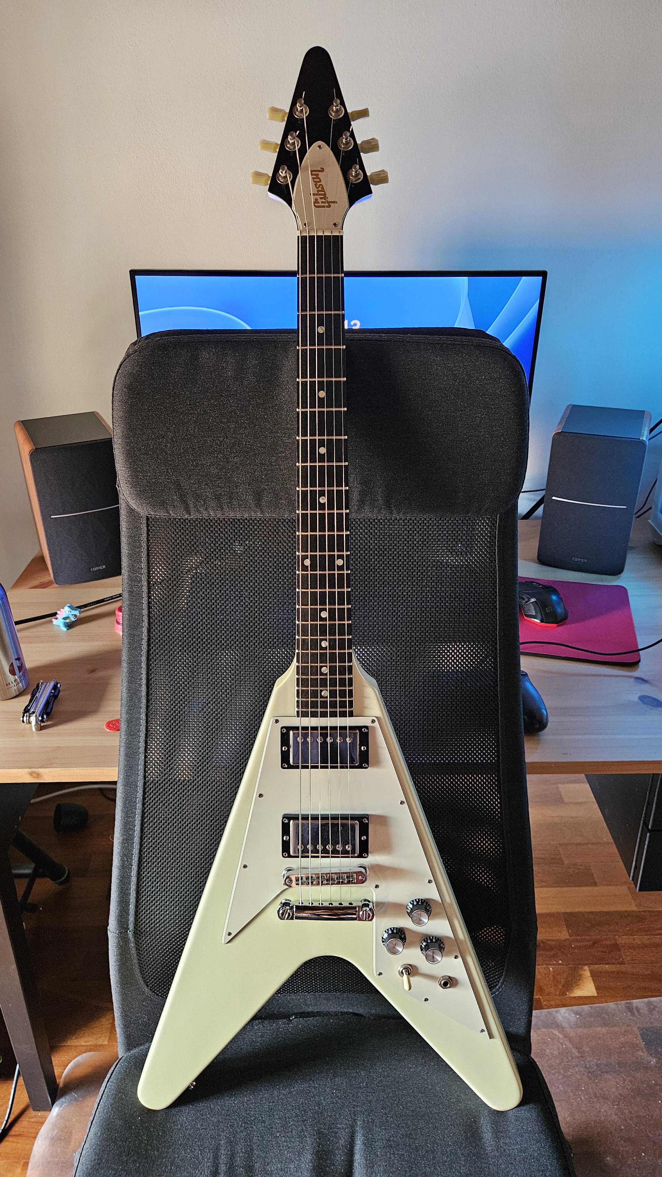 2009年製のフライングV '68リイシュー、ちょっと見た目を良くしたやつ