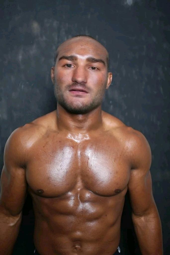 ミドル級のハムザト・チマエフ🇦🇪が来た。 : r/ufc