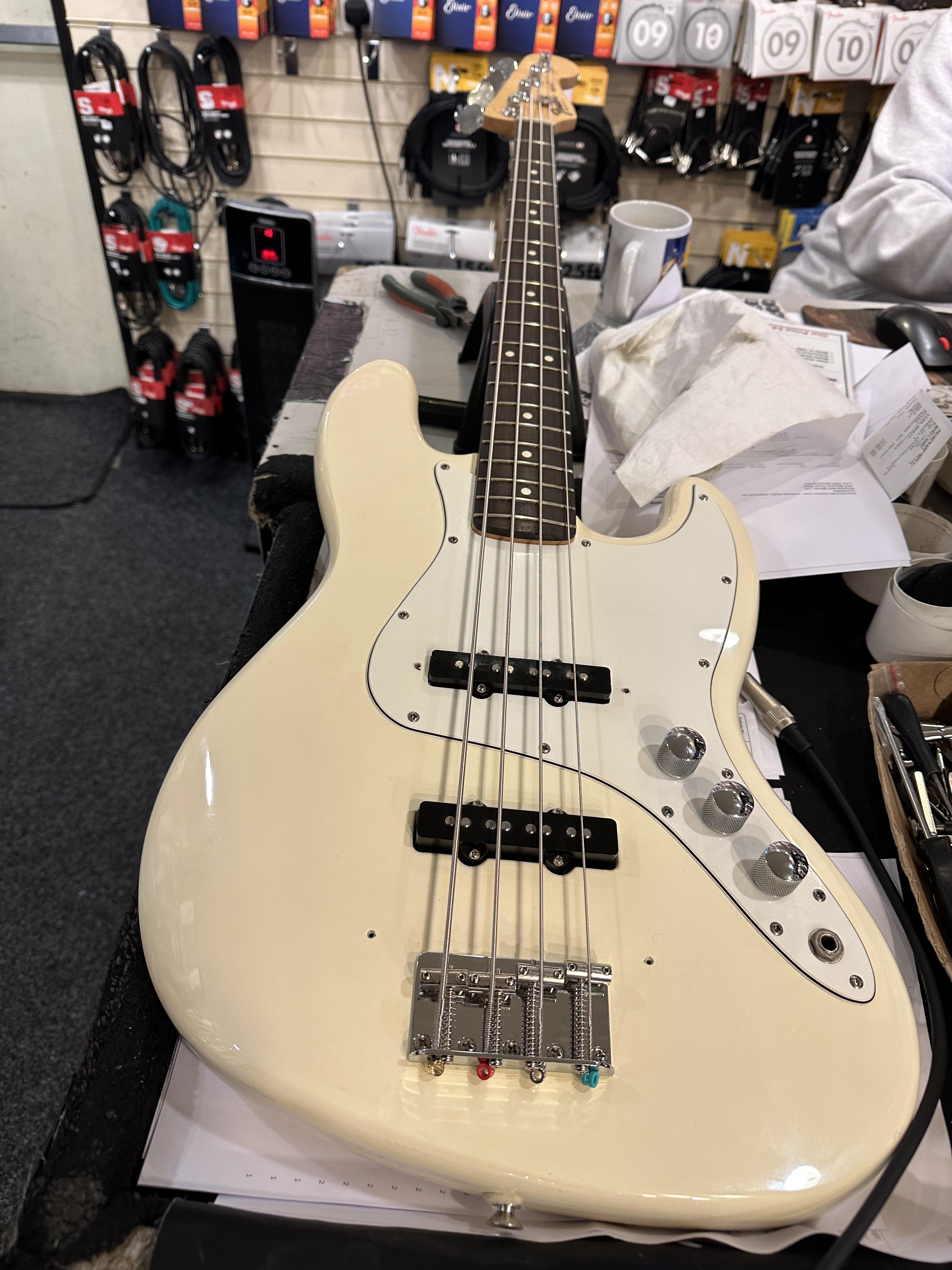 Mexican Fender Jazz Bass 1996 : r/BassGuitar