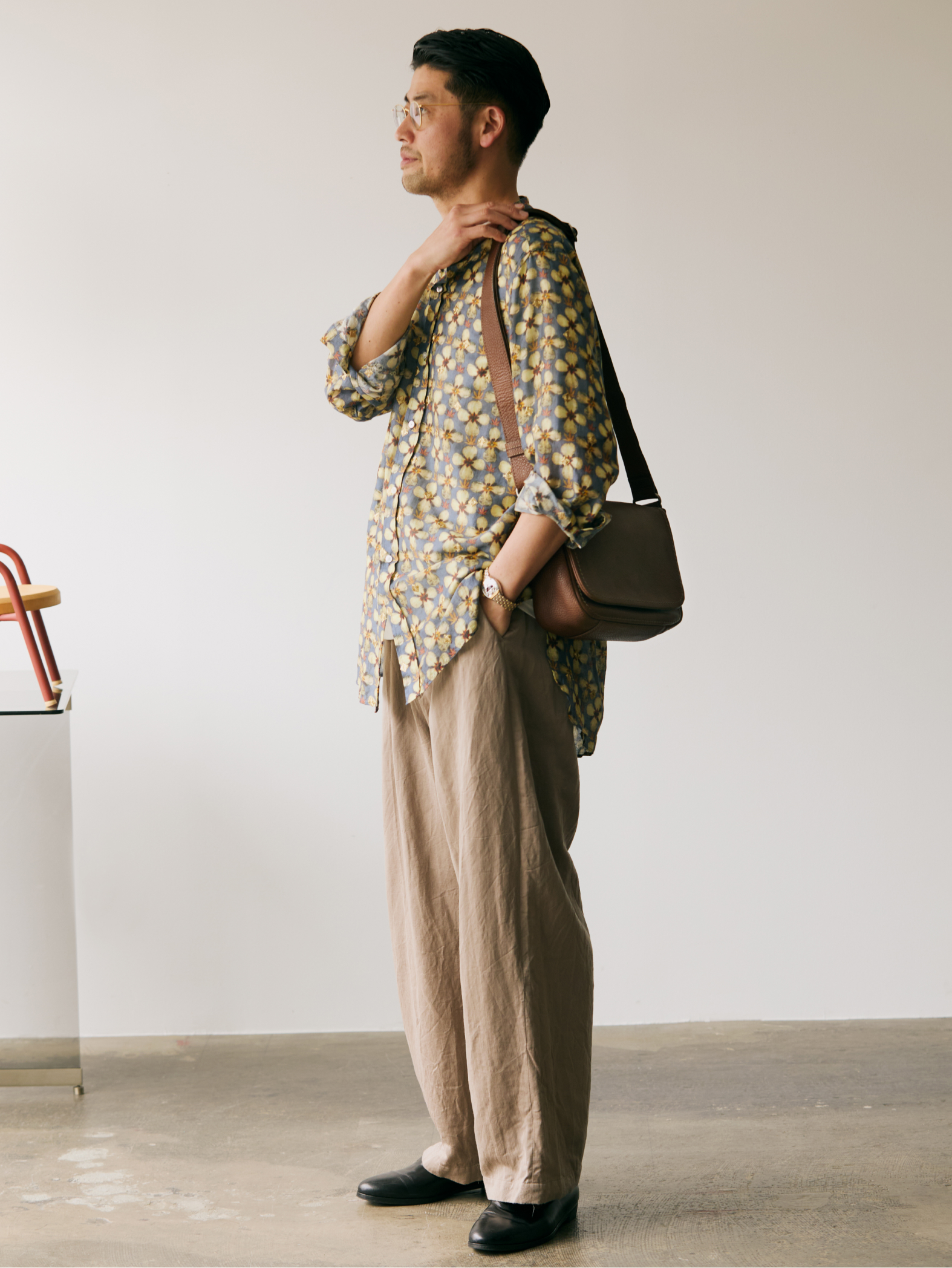 Urban Ease: Elevated Shoulder Bag Styles with Tetsuaki Miyamoto