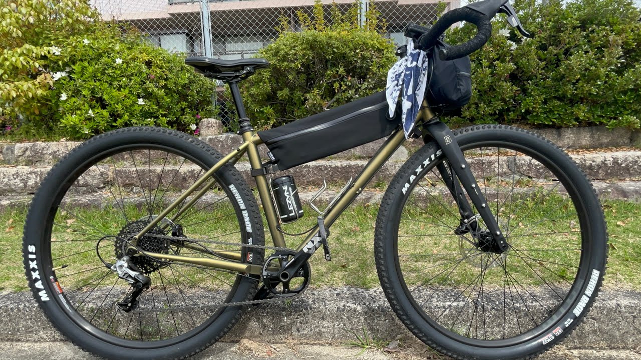 What is the KONA x BOMBTRACK mix? It's equipped with a SEIDO MGV