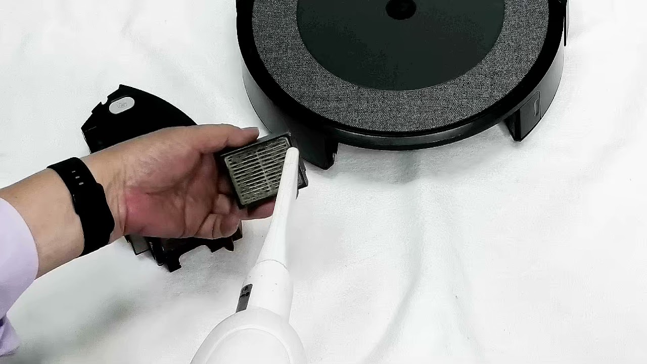 ルンバ i3 フィルター の清掃 - YouTube