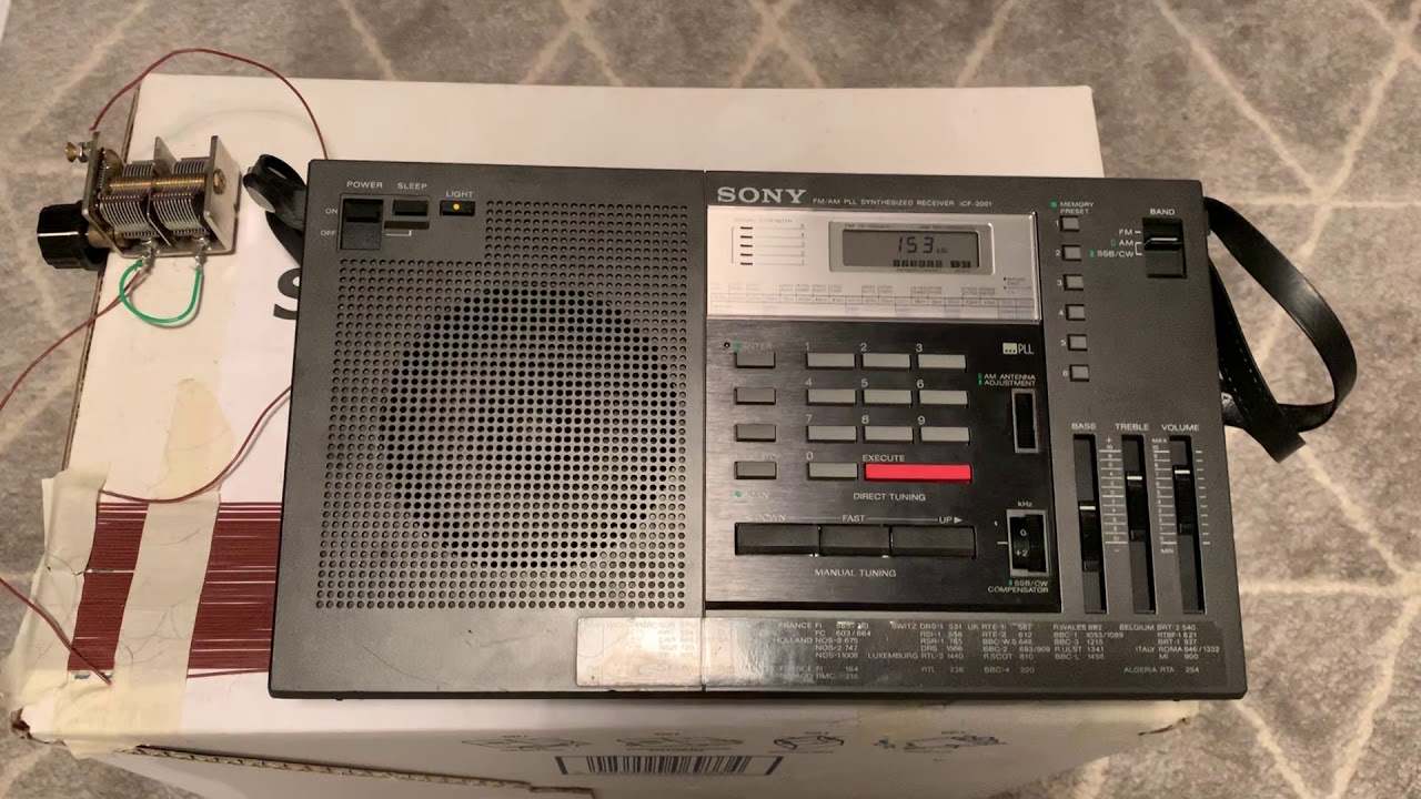 original 1980) Sony ICF-2001 vs Panasonic RF-B65 copying Radio