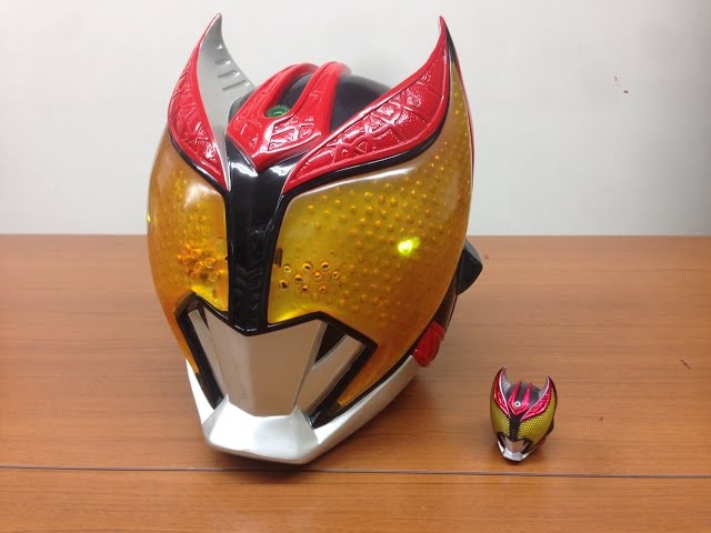 仮面ライダーキバっぽいレプリカマスク 1/1 被れる 光る なりきり
