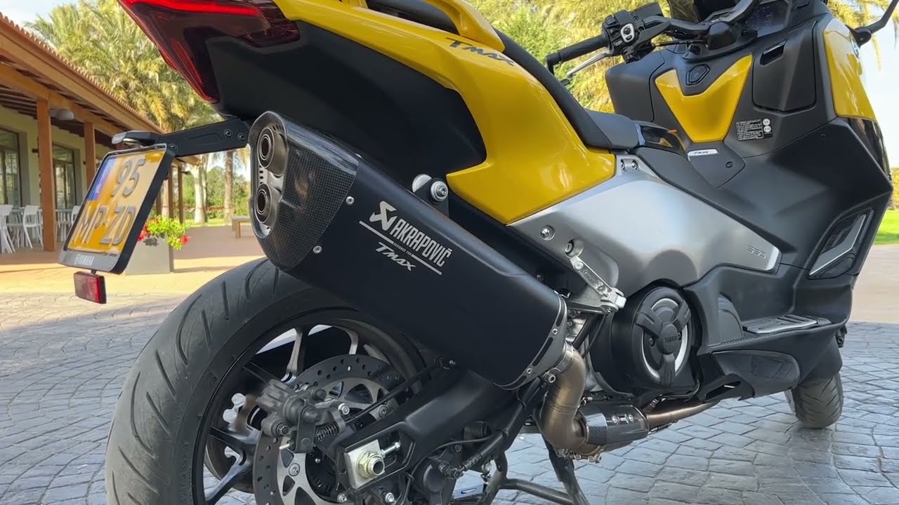 Yamaha TMAX 560 2022 Akrapovic exhaust vs stock exhaust - YouTube
