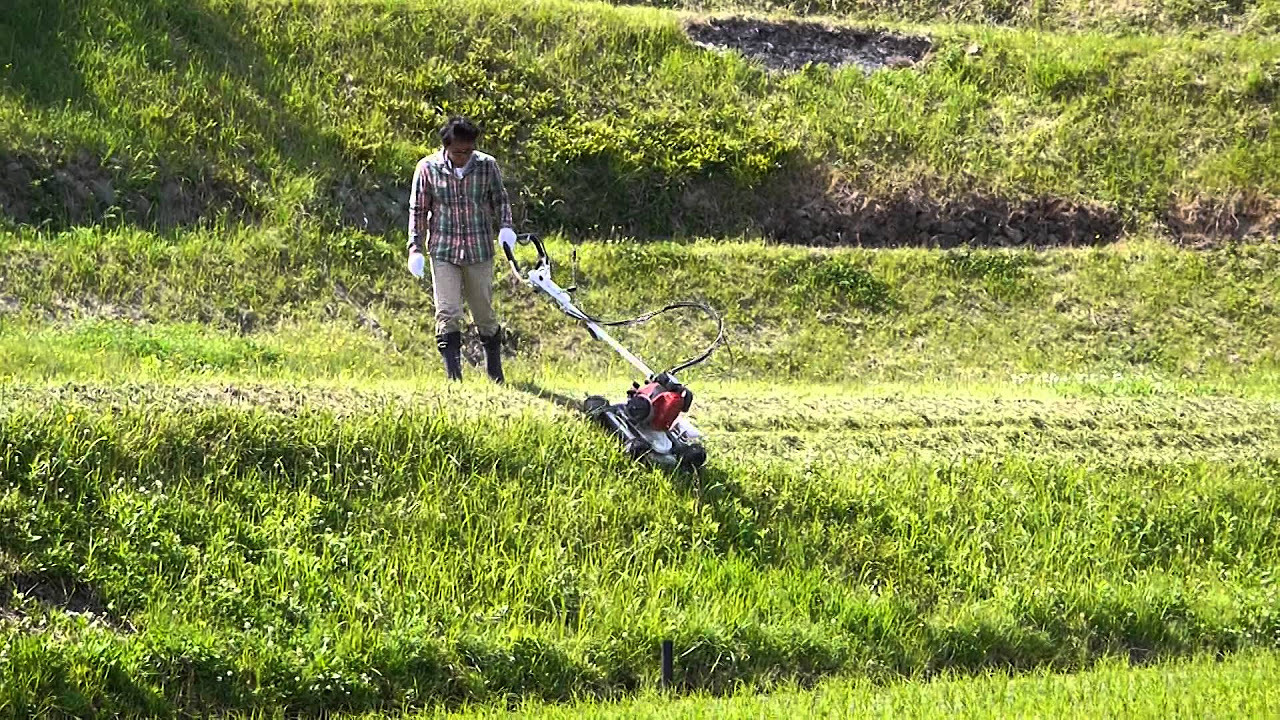 オーレック スパイダーモア SP851 多用途草刈機 傾斜地対応 - YouTube