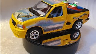 Ford F-150 SVT Bburago 1/18 - YouTube