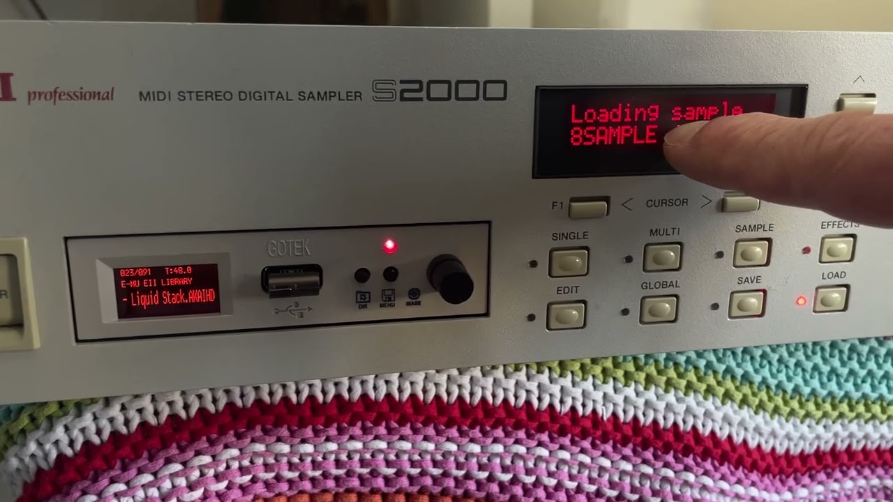 AKAI S2000 Overview and USB drive operation - YouTube