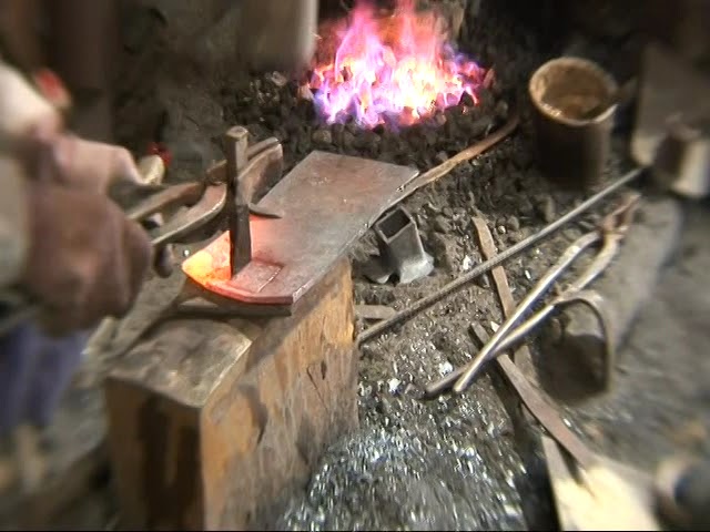 鞴(ふいご)の内部構造を全部お見せしす。 村の鍛冶屋さんは、設備投資