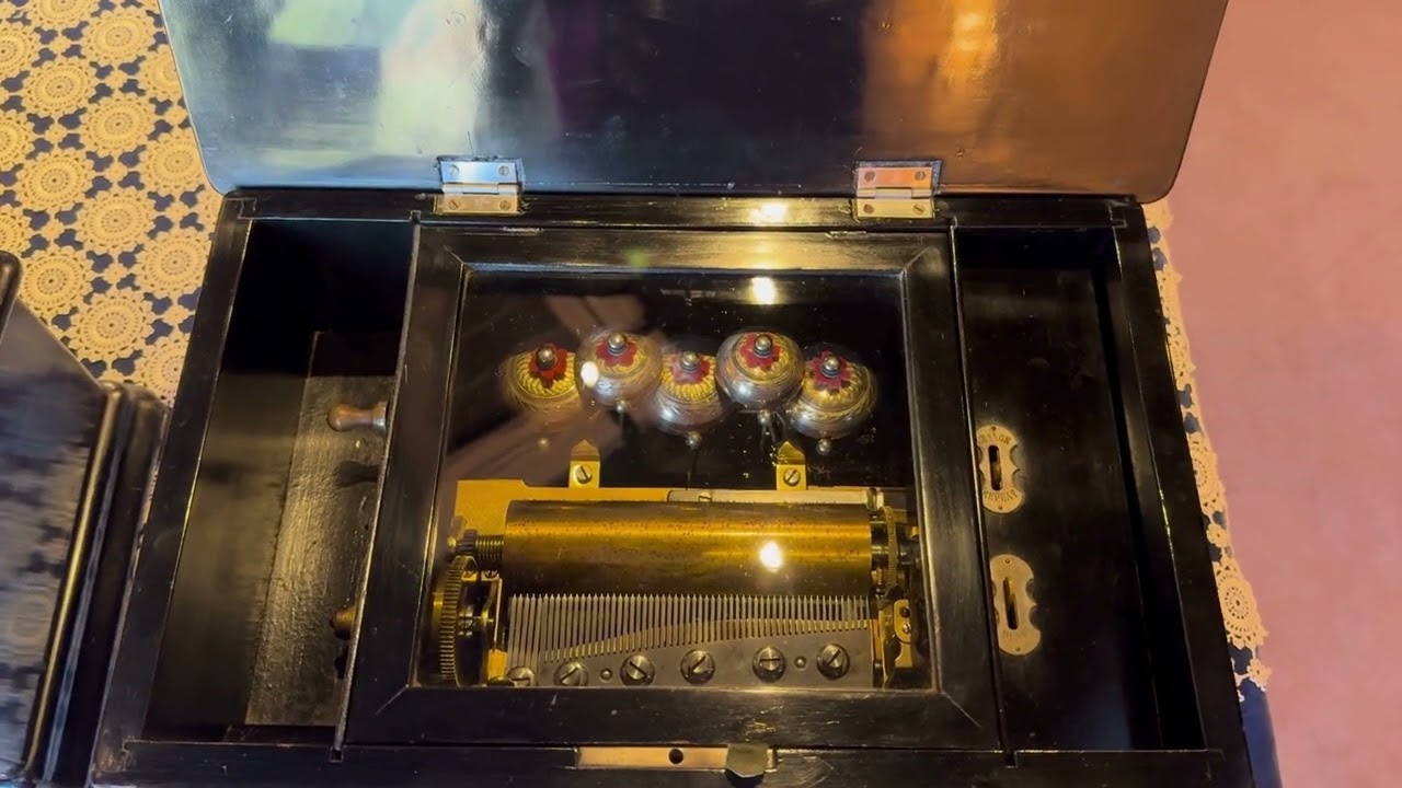 日本曲入りベル付シリンダーオルゴール - YouTube