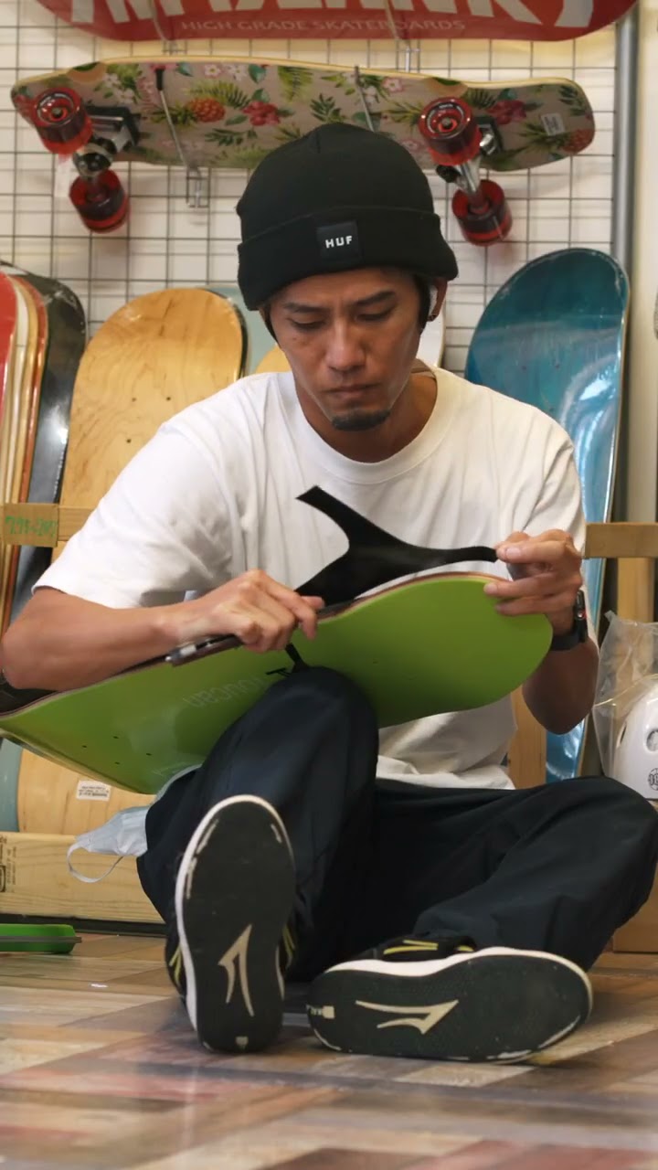 skateboard】NEW DECK！縦線を入れるデッキテープの貼り方 #shorts