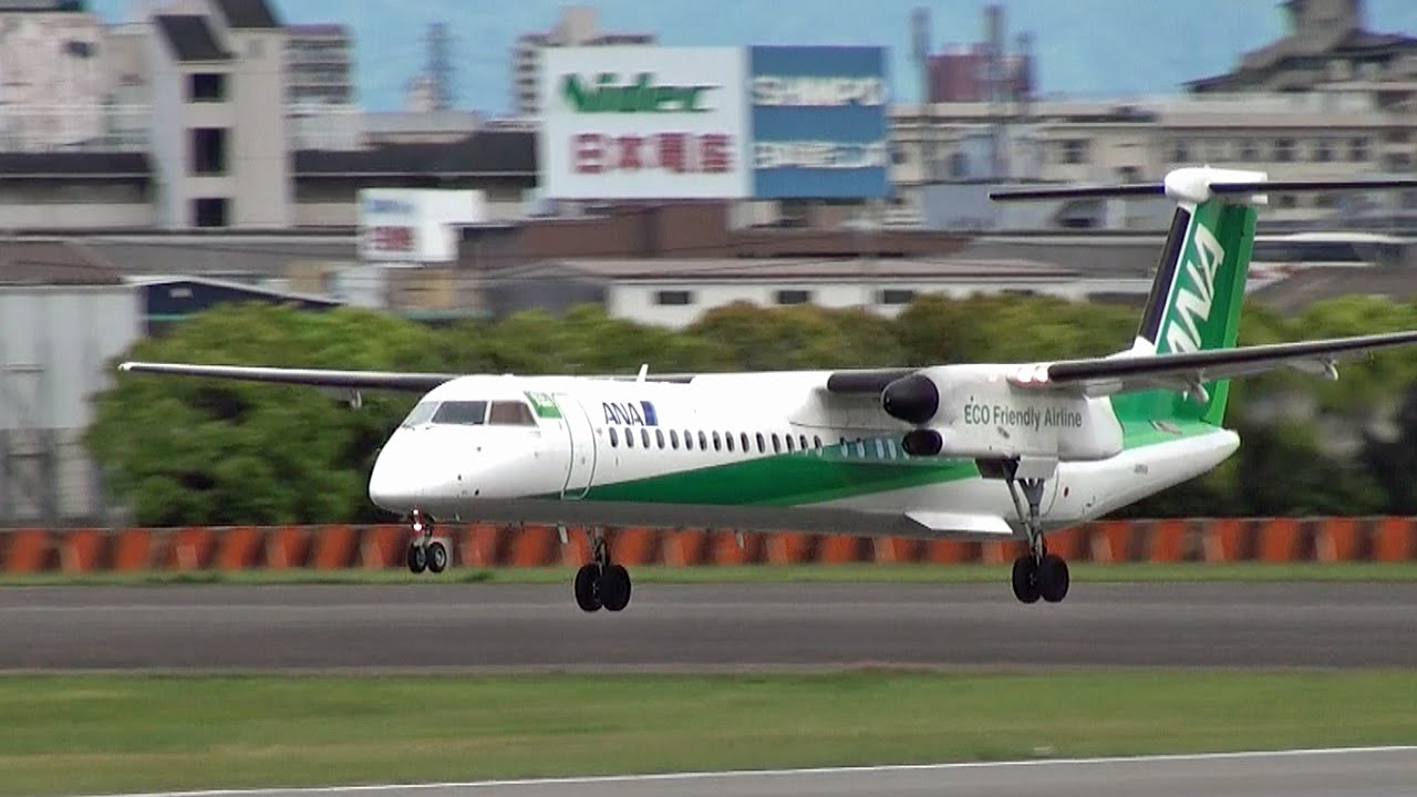 伊丹空港] ANA Wings Bombardier DHC-8-402 Q400 (blue and green) at