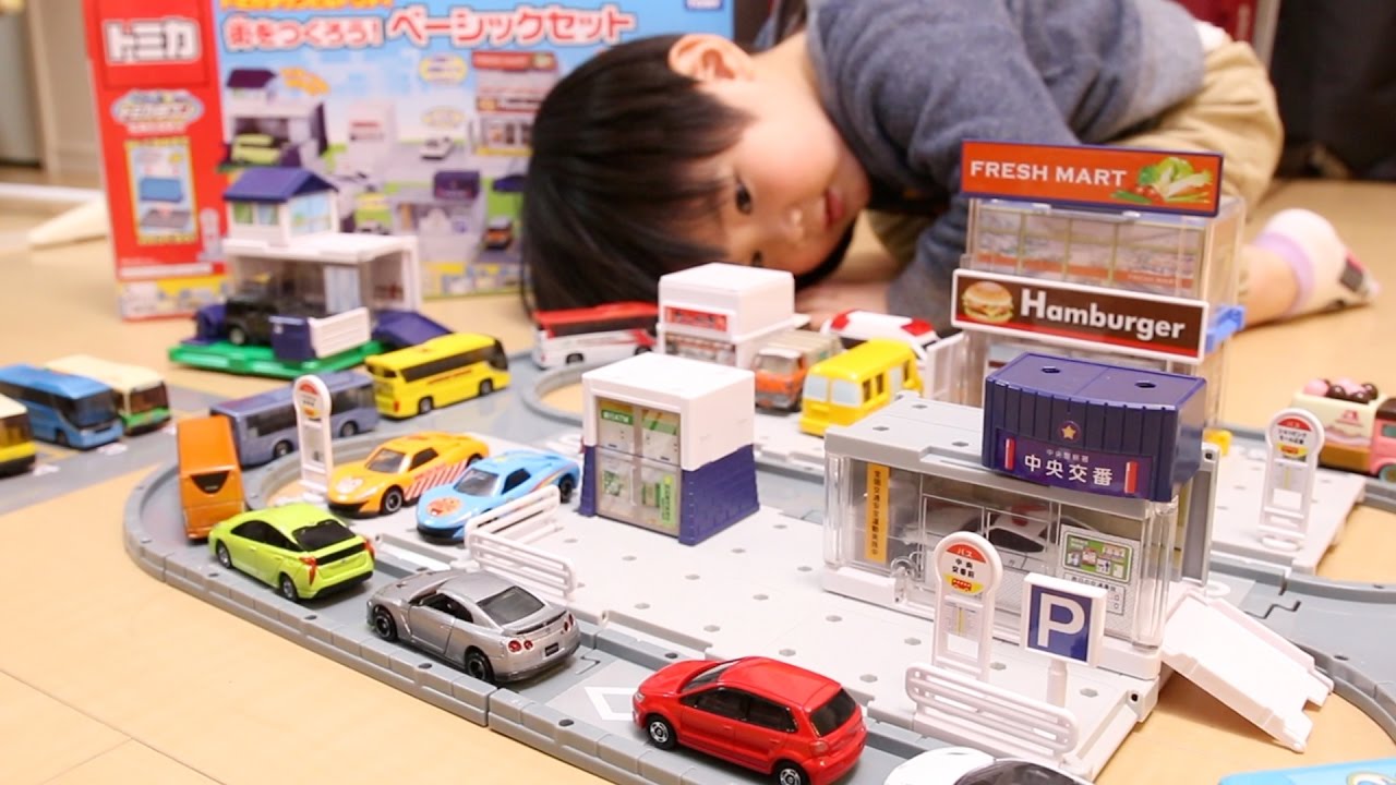 トミカ ビルドシティ イオンモール - YouTube