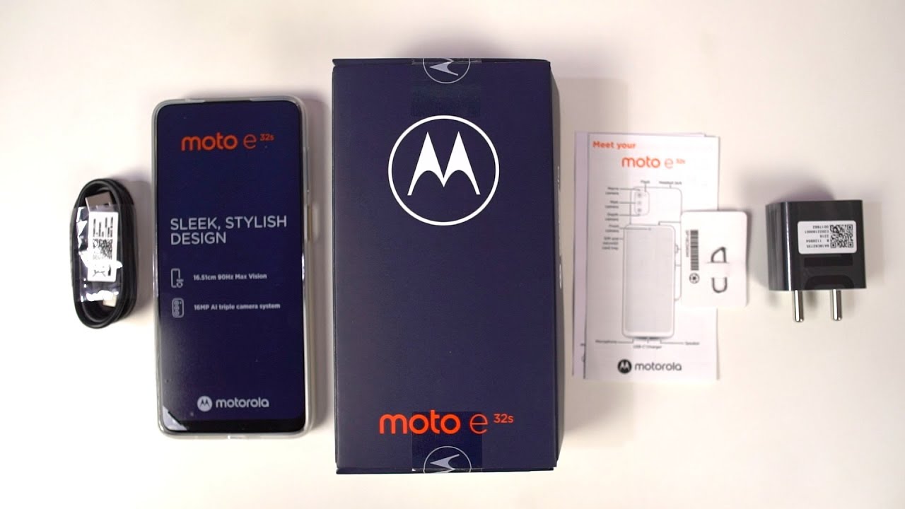 Moto e32s Unboxing, Specs, Price, Hands-on Review - YouTube