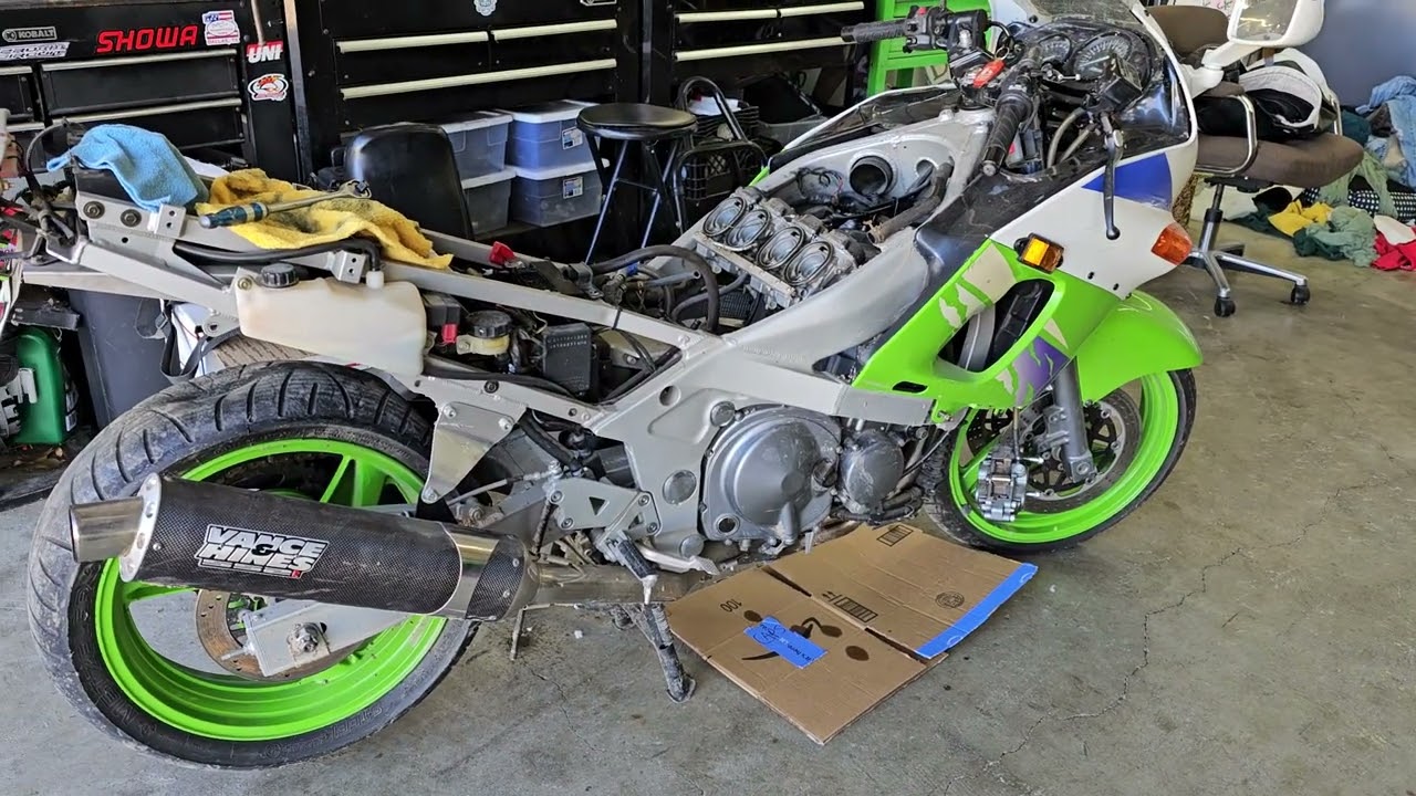 kawasaki back in the garage!! 1994 zx600e! - YouTube