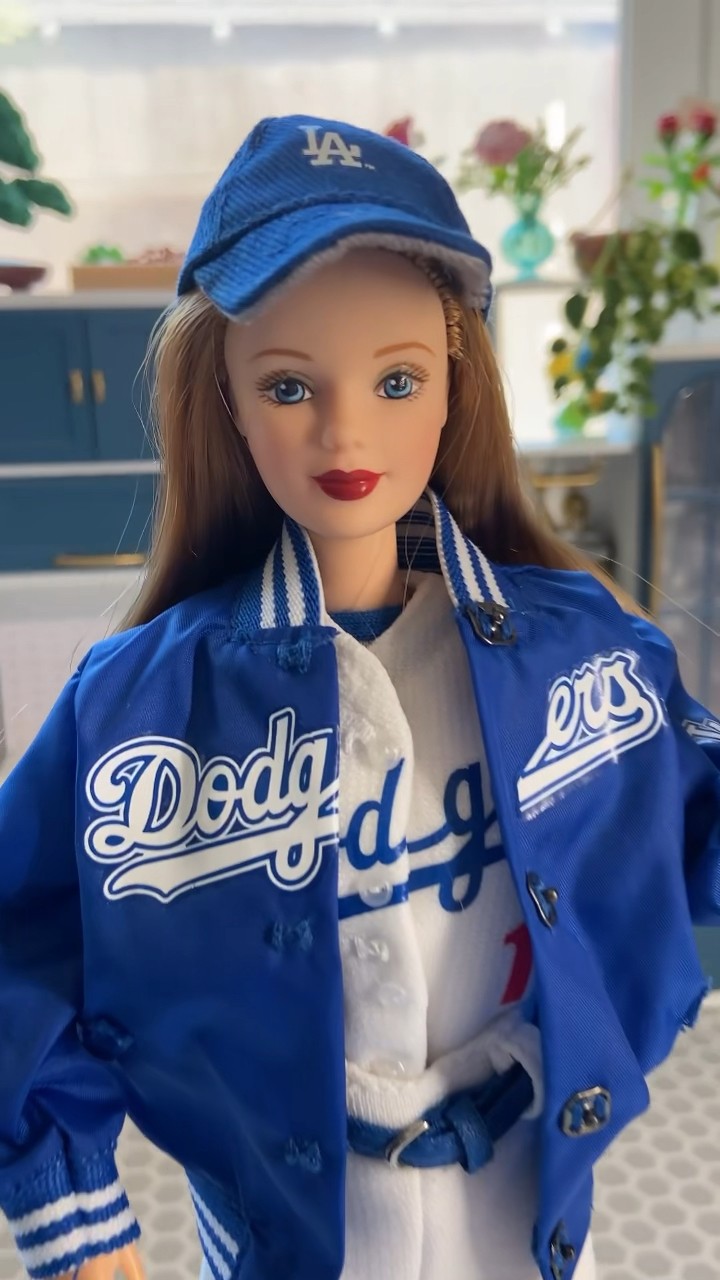 Vintage 1999 Dodgers Barbie! ⚾️💙 #vintagebarbie #barbie