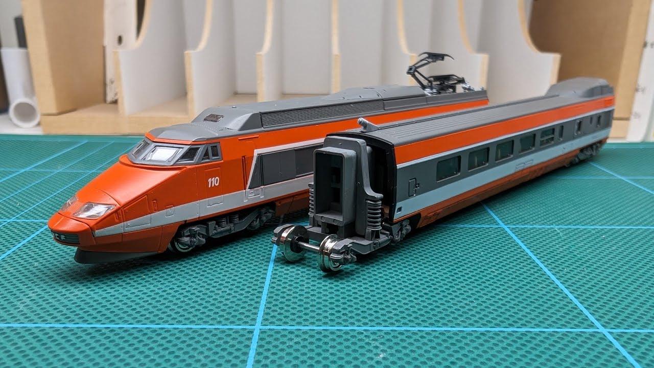 フランス国鉄TGV南東線TGV Sud-Est KATO製 - YouTube