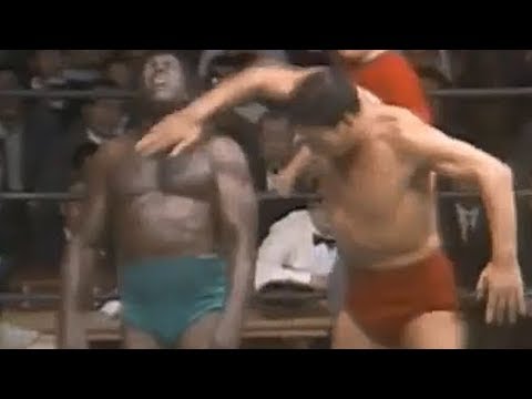 Giant Baba vs. Bobo Brazil - JWA 5/16/1969 - YouTube