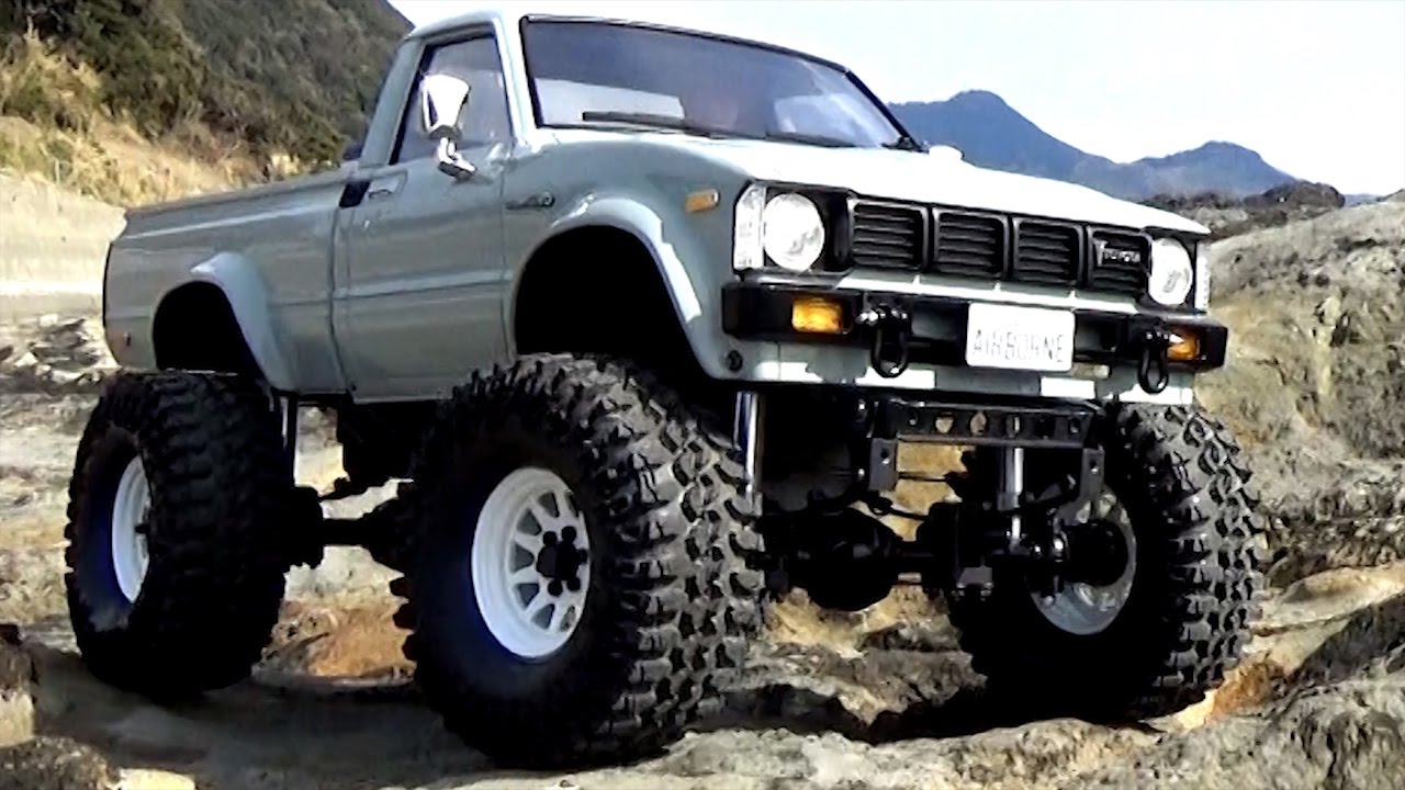 TAMIYA TOYOTA HILUX BRUISER IN A SEA SIDE ROCKS ZONE - YouTube
