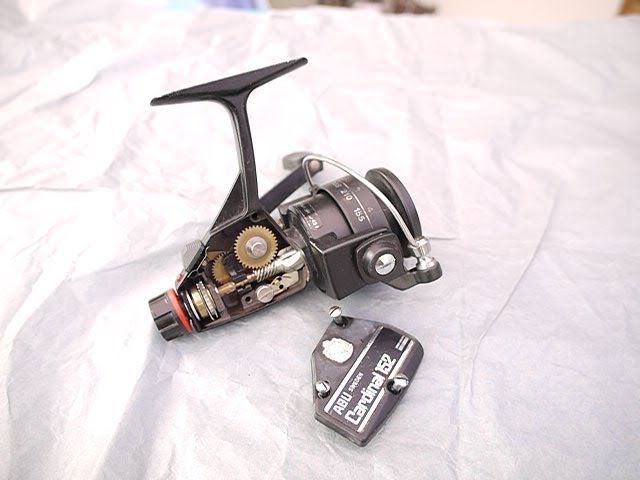 Disassembly of the Abu Cardinal 152 River Reel - YouTube